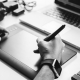 Croquis et ordinateur portable processus de design
